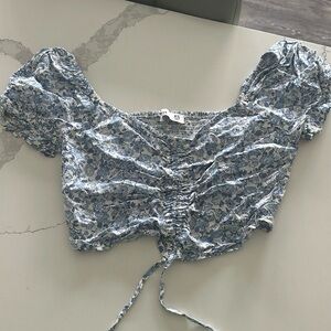 Hollister blue floral crop top size XS